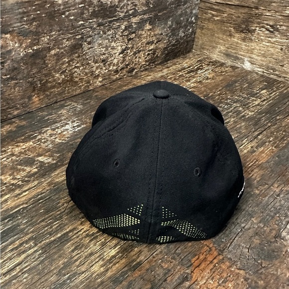 Under Armour Black Hat with Neon Yellow Logo - Picture 4 of 7